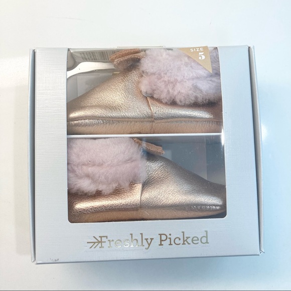 BNIB! FRESHLY PICKED Rose Gold Bow Pink Shearling - Picture 5 of 8